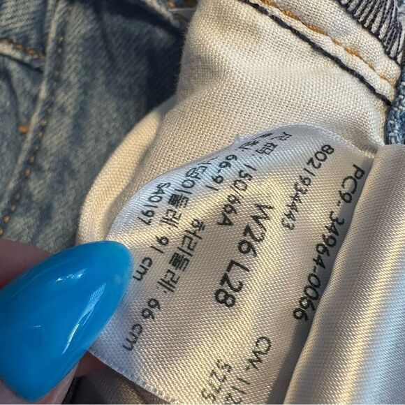 Levi's | Wedgie Straight Distressed Ankle Jeans Size 26 x 28 Style 34964-0066 - Picture 9 of 11